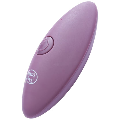 MINDS of LOVE Panty Vibe separate lilafarbene Funkfernbedienung mit ovalem Gehäuse und zwei Bedientasten in diagonaler Einzelansicht – erhältlich bei Evoria Care
