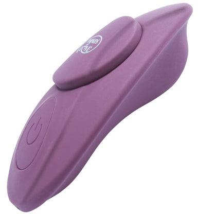 MINDS of LOVE Panty Vibe lilafarbener Panty-Vibrator mit schlankem, ergonomisch geschwungenem Gehäuse in diagonaler Seitenansicht auf weißem Hintergrund – erhältlich bei Evoria Care