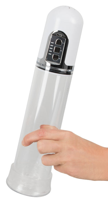 Mister Boner Automatic Pump – automatische Penispumpe in einer Hand zur Darstellung von Größe und schlanker Zylinderform – erhältlich bei Evoria Care