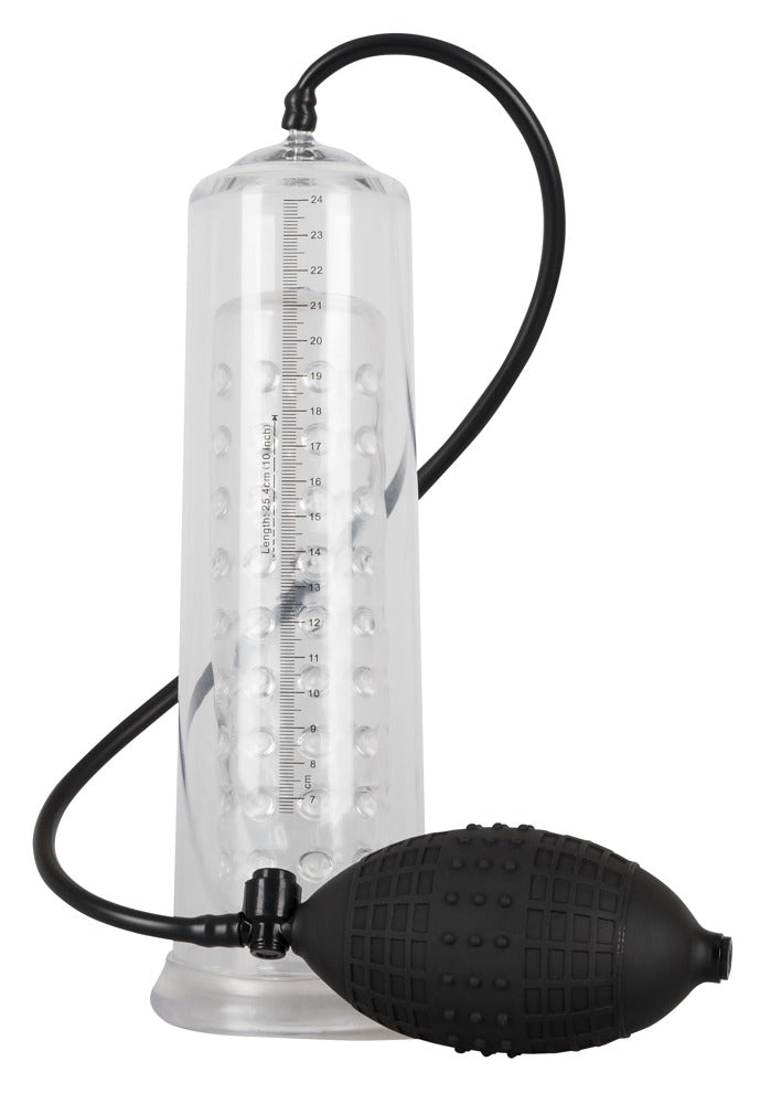 Mister Boner Fantastic Power Pump – große Produktansicht der Penispumpe mit transparentem Pumpzylinder, schwarzem Schlauch, Pumpball und strukturierter Basis – erhältlich bei Evoria Care