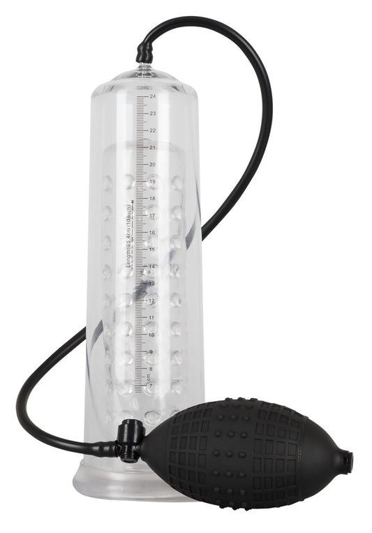 Mister Boner Fantastic Power Pump – große Produktansicht der Penispumpe mit transparentem Pumpzylinder, schwarzem Schlauch, Pumpball und strukturierter Basis – erhältlich bei Evoria Care
