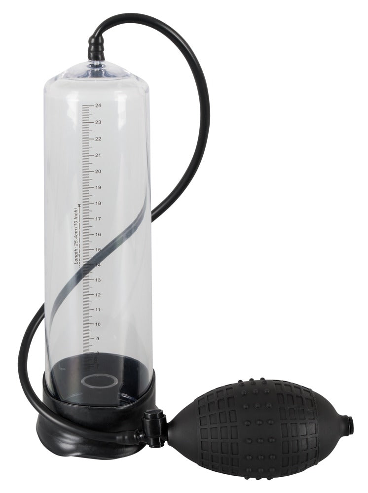 Mister Boner Professionals Power Pump – große Produktansicht der Penispumpe mit transparentem Pumpzylinder, schwarzem Schlauch, breiter Basis und manuellem Pumpball – erhältlich bei Evoria Care