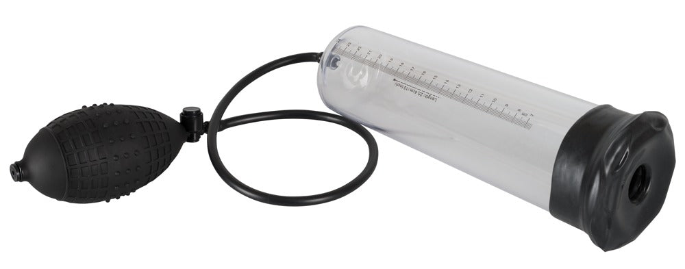 Mister Boner Professionals Power Pump – Penispumpe mit transparentem Zylinder, schwarzem Verbindungsschlauch und separat liegendem Pumpball – erhältlich bei Evoria Care