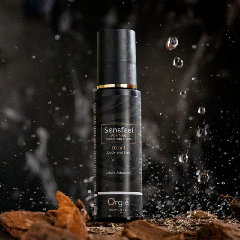 ORGIE Sensfeel for Man – schwarze Lotionflasche mit goldfarbenen Details in einer dunklen, atmosphärischen Produktinszenierung mit warmen Lichtreflexen und dekorativem Hintergrund – erhältlich bei Evoria Care