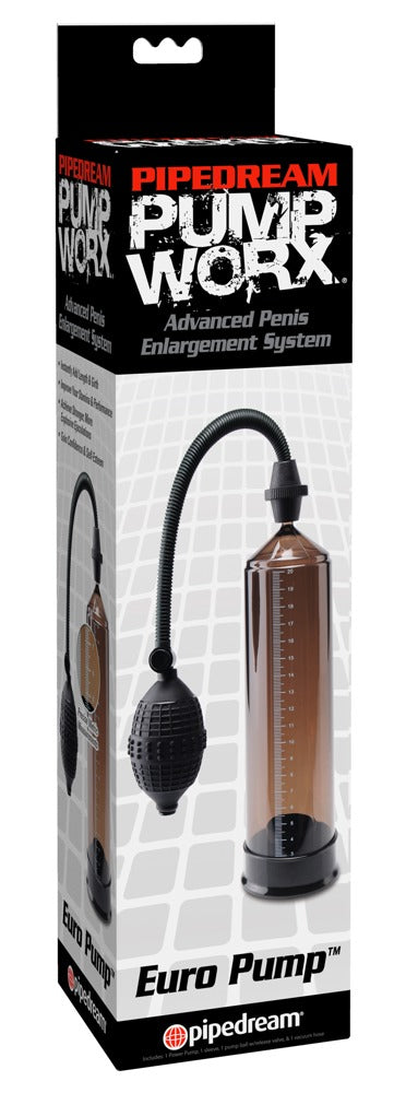 Pump Worx Euro Pump Penispumpe mit Pumpball – Produktdarstellung zusammen mit der Pump Worx Verkaufsverpackung – erhältlich bei Evoria Care