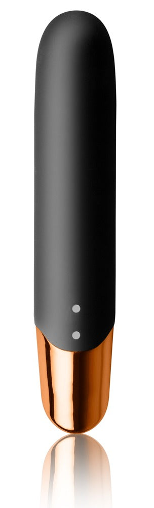 Rocks Off Chaiamo Power-Vibrator in Schwarz und Roségold – Seitenansicht mit schmalem Gehäuse und abgerundeter Präzisionsspitze – erhältlich bei Evoria Care