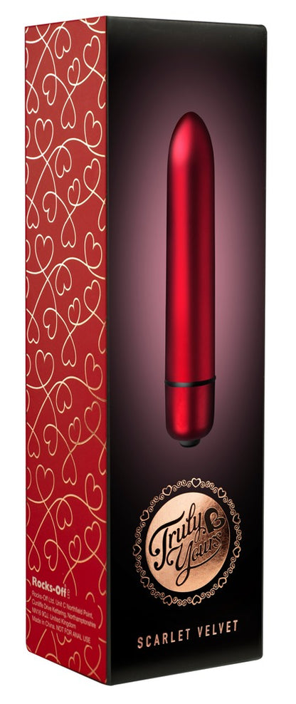 Rocks Off Scarlet Velvet Bullet-Vibrator in Rot und Schwarz – kompakter Bullet-Vibrator zusammen mit der Rocks Off Produktverpackung – erhältlich bei Evoria Care