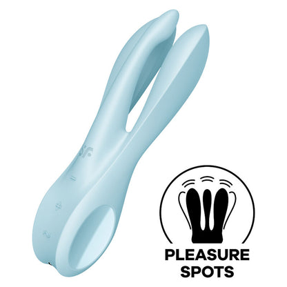 Satisfyer Threesome 1 – hellblauer Mehrfach-Vibrator mit drei geschwungenen Stimulationsarmen in schräger Produktansicht, ergänzt durch eine schwarz-weiße Pleasure-Spots-Funktionsgrafik auf weißem Hintergrund – erhältlich bei Evoria Care
