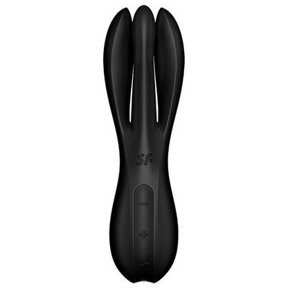 Satisfyer Threesome 2 – schwarzer Vibrator mit drei parallel angeordneten Stimulationsarmen, schmalen Zwischenräumen und abgerundetem Griffende in einer weiteren aufrechten Vorderansicht auf weißem Hintergrund – erhältlich bei Evoria Care