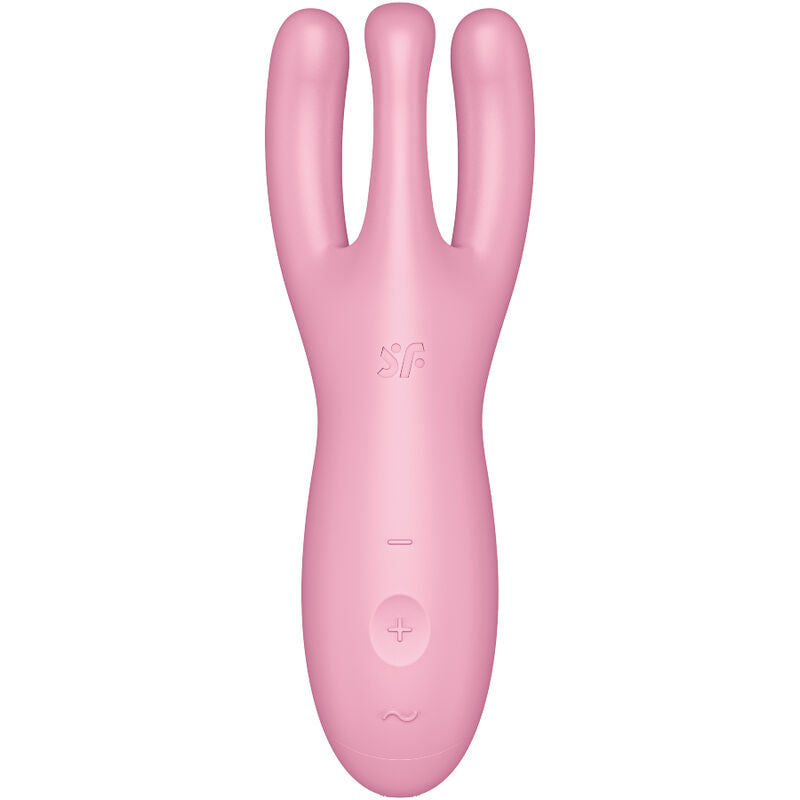 Satisfyer Threesome 4 – rosafarbener Vibrator mit drei unterschiedlich langen, abgerundeten Stimulationsarmen, glatter Oberfläche und ergonomischem Griff in aufrechter Vorderansicht auf weißem Hintergrund – erhältlich bei Evoria Care