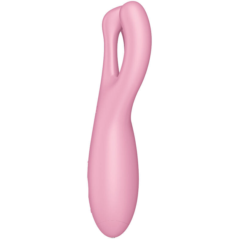 Satisfyer Threesome 4 – rosafarbener Dreifach-Vibrator mit geschwungenem Schaft, seitlich sichtbaren Stimulationsarmen und abgerundetem Griffende in aufrechter Seitenansicht auf weißem Hintergrund – erhältlich bei Evoria Care