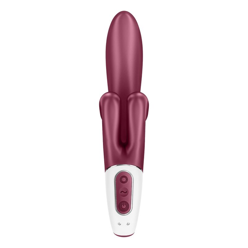 Satisfyer Touch Me – bordeauxroter Vibrator mit schlankem Hauptschaft, seitlich angeordnetem Stimulationsarm und weißem unteren Griffbereich in aufrechter Rückansicht auf weißem Hintergrund – erhältlich bei Evoria Care