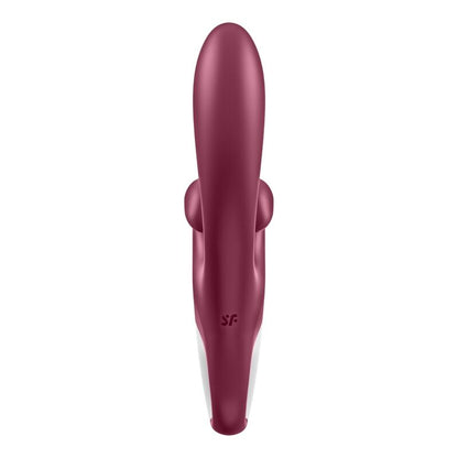 Satisfyer Touch Me – bordeauxroter Mehrfach-Vibrator mit langem abgerundetem Hauptschaft, seitlich sichtbarem ringförmigem Stimulationsarm und weißem Griffende in aufrechter Seitenansicht – erhältlich bei Evoria Care