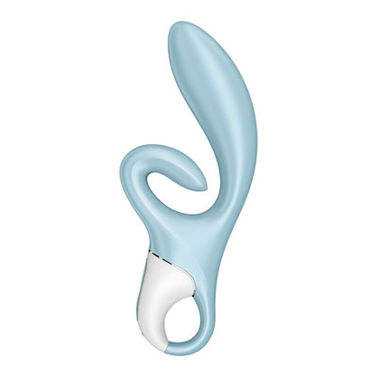 Satisfyer Touch Me – hellblauer Mehrfach-Vibrator mit langem geschwungenem Hauptschaft, ringförmigem Stimulationsarm und weißem Griffbereich mit ovaler Öffnung in schräger Produktansicht auf weißem Hintergrund – erhältlich bei Evoria Care