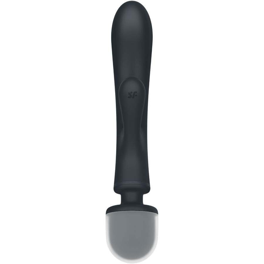 Satisfyer Triple Lover – schwarzer Vibrator mit langem abgerundetem Hauptschaft, seitlich angeordneten Stimulationsarmen und rundem Griffende in aufrechter Vorderansicht auf weißem Hintergrund – erhältlich bei Evoria Care