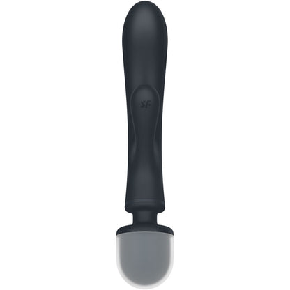 Satisfyer Triple Lover – schwarzer Vibrator mit langem abgerundetem Hauptschaft, seitlich angeordneten Stimulationsarmen und rundem Griffende in aufrechter Vorderansicht auf weißem Hintergrund – erhältlich bei Evoria Care
