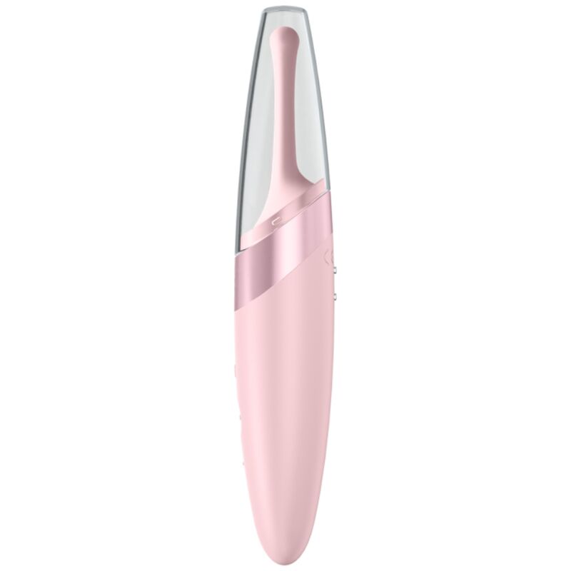 Satisfyer Twirling Delight – rosafarbener Intimstimulator mit schmalem, länglichem Stimulationsaufsatz, abgerundeter Spitze und ergonomischem Griff mit Bedienelementen in aufrechter Vorderansicht auf weißem Hintergrund – erhältlich bei Evoria Care