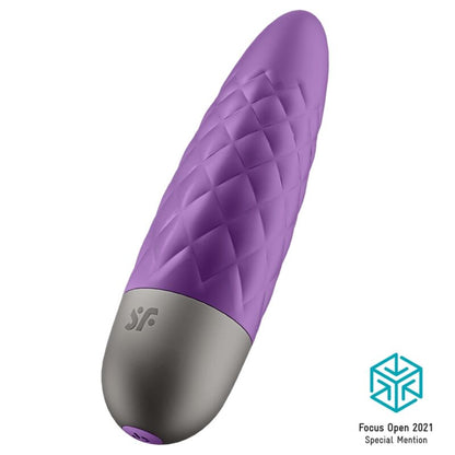 Satisfyer Ultra Power Bullet 5 – lilafarbener Bullet-Vibrator mit strukturierter, wellenförmiger Oberfläche, abgerundeter Spitze und silbergrauem Griffbereich in schräger Produktansicht auf weißem Hintergrund – erhältlich bei Evoria Care