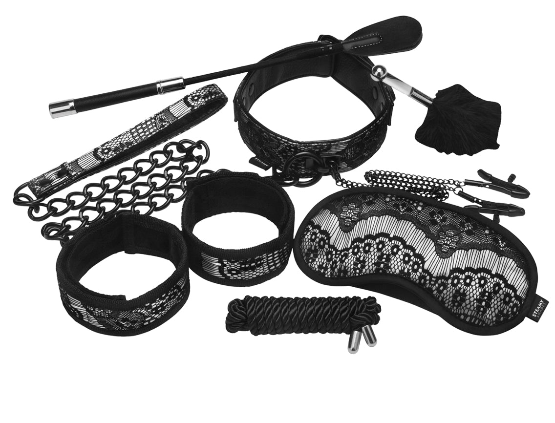 STEAMY SHADES Bondage Set sechsteiliges Fesselset für Paare in Schwarz mit verschiedenen Manschetten, verstellbaren Gurten und Verbindungselementen in freigestellter Gesamtansicht auf weißem Hintergrund – erhältlich bei Evoria Care