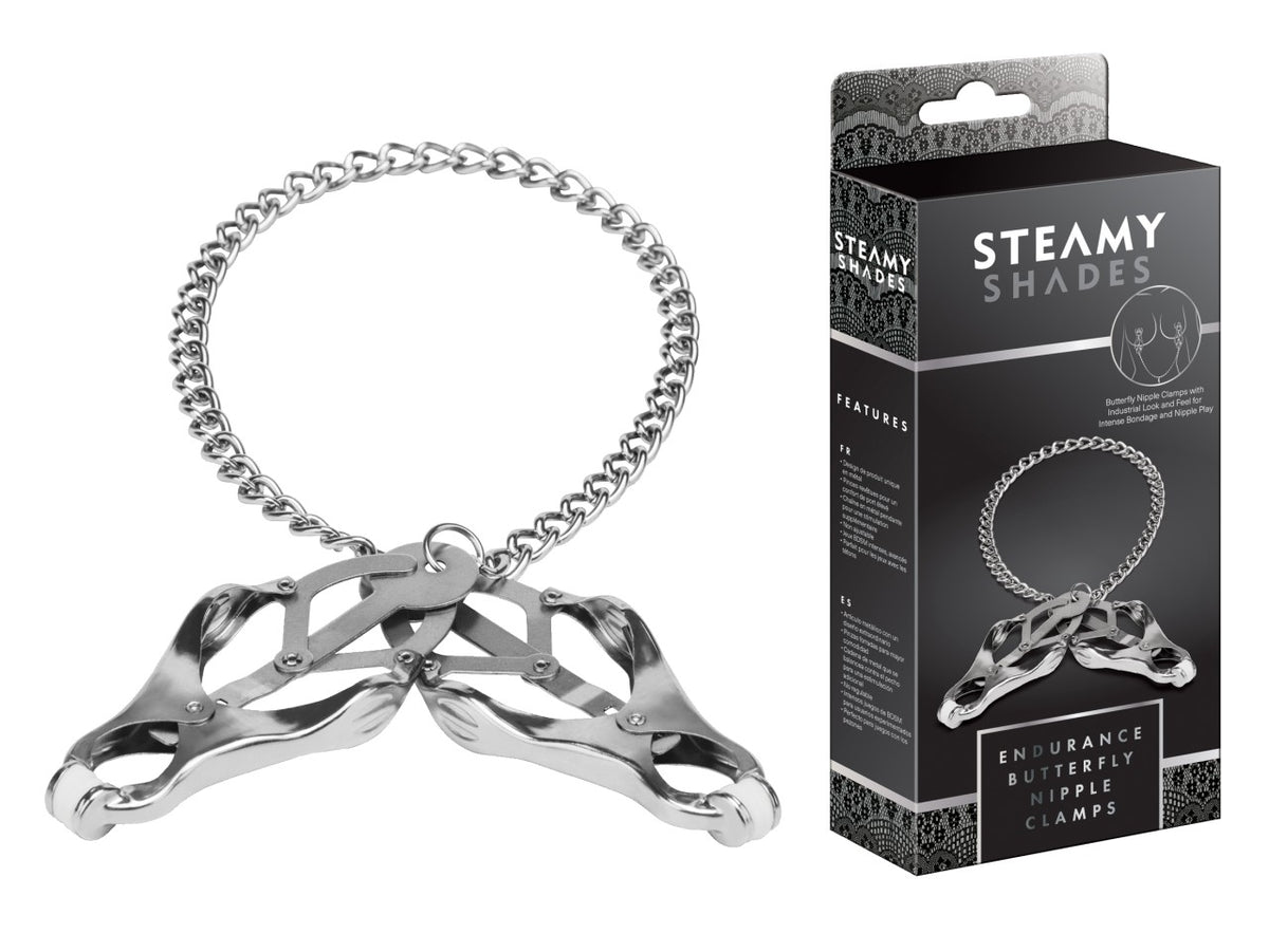 STEAMY SHADES Endurance Butterfly Nipple Clamps mit zwei silberfarbenen schmetterlingsförmigen Brustwarzenklemmen und langer Metallkette, dekorativ geschwungen neben der schwarzen Originalverpackung dargestellt – erhältlich bei Evoria Care
