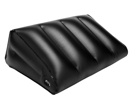 STEAMY SHADES Inflatable Wedge schwarzer aufblasbarer Positionskeil mit geriffelter Liegefläche, abgerundeten Kanten und keilförmigem Design in diagonaler Gesamtansicht auf weißem Hintergrund – erhältlich bei Evoria Care