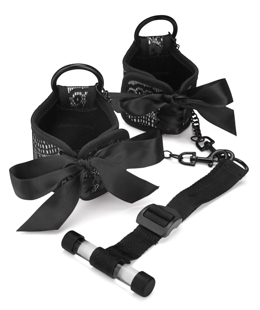 STEAMY SHADES Over the Door Cuffs Türfesseln in Schwarz mit zwei gepolsterten Manschetten, verstellbaren Riemen, dekorativen Schleifen, silberfarbenen Metallringen und Befestigungselementen in freigestellter Gesamtansicht – erhältlich bei Evoria Care