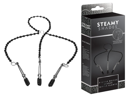 STEAMY SHADES Y-Style Deluxe Beaded Nipple Clamps mit silberfarbenen Perlenketten, Y-förmiger Anordnung, zentralem Verbindungsring und drei schwarzen Klemmen, dargestellt neben der schwarzen Originalverpackung – erhältlich bei Evoria Care