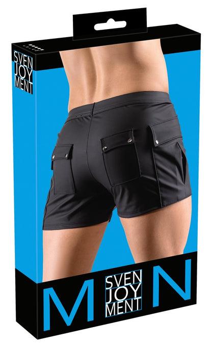 Originalverpackung der Svenjoyment Worker Shorts in Schwarz mit Modelabbildung und blau-schwarzem Verpackungsdesign – erhältlich bei Evoria Care