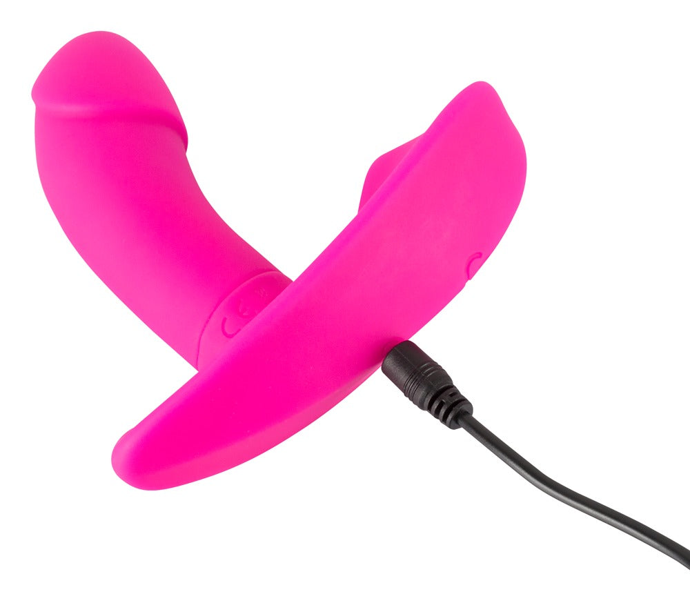 Sweet Smile RC Panty Vibrator in Pink – Produktansicht der geschwungenen Dual-Form mit angeschlossenem Ladekabel – erhältlich bei Evoria Care