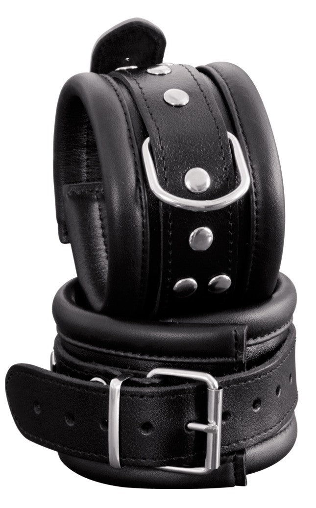 XX-DREAMSTOYS Leder-Fußfessel breit – schwarze weich gepolsterte Bondage-Fesseln aus Leder mit breiten Schnallenverschlüssen, Metallösen und Karabiner in einzelner Produktansicht – erhältlich bei Evoria Care