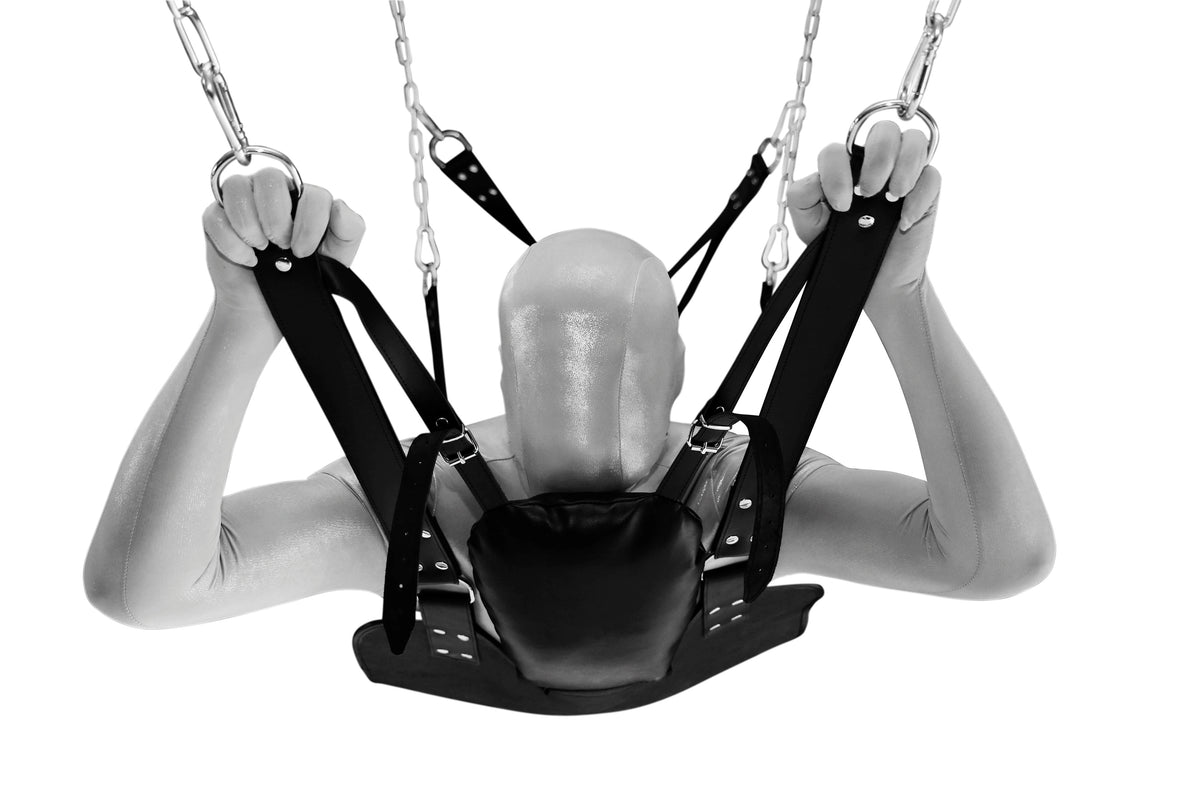 XX-DREAMSTOYS Master of Hell – Frontansicht der schwarzen Leder Sex Sling mit Fixierschlaufen und mehreren Aufhängeriemen – erhältlich bei Evoria Care