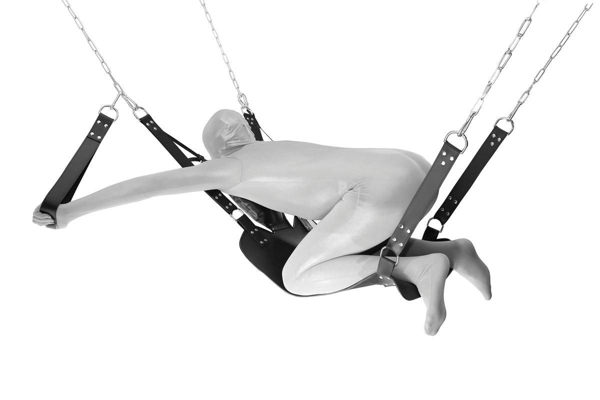 XX-DREAMSTOYS Master of Hell – weitere Seitenansicht der schwarzen Leder Sex Sling mit Fixierschlaufen und Aufhängung – erhältlich bei Evoria Care