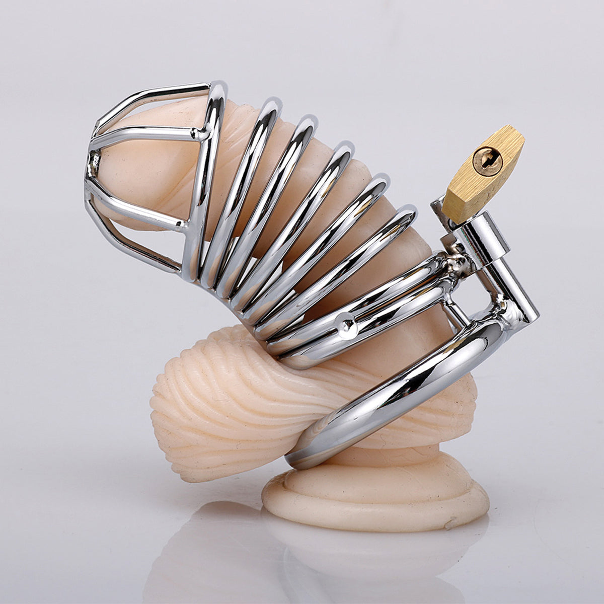 XX-DREAMSTOYS Metal Cock Cage Snake Shape – Metall-Peniskäfig in der Hand zur Veranschaulichung von Form und Größe – erhältlich bei Evoria Care