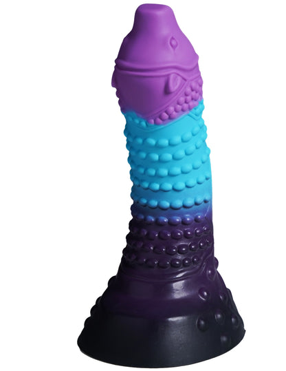 XX-DREAMSTOYS Mutant No. 11 – aufrecht stehender Fantasy-Dildo mit lilafarbener Spitze, türkisfarbenem geripptem Schaftabschnitt und dunkelvioletter verbreiterter Saugnapfbasis in frontaler Produktansicht auf weißem Hintergrund – erhältlich bei Evoria Care