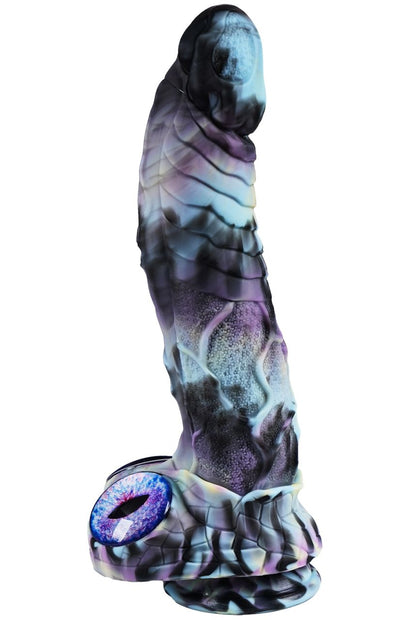 XX-DREAMSTOYS Mutant No. 15 – mehrfarbiger Fantasy-Dildo mit organisch geformtem Schaft, ausgeprägten Oberflächenstrukturen, abgerundeter Spitze und breitem Saugnapf in schräger Produktansicht, marmoriert in Blau, Violett, Türkis und Schwarz – erhältlich bei Evoria Care