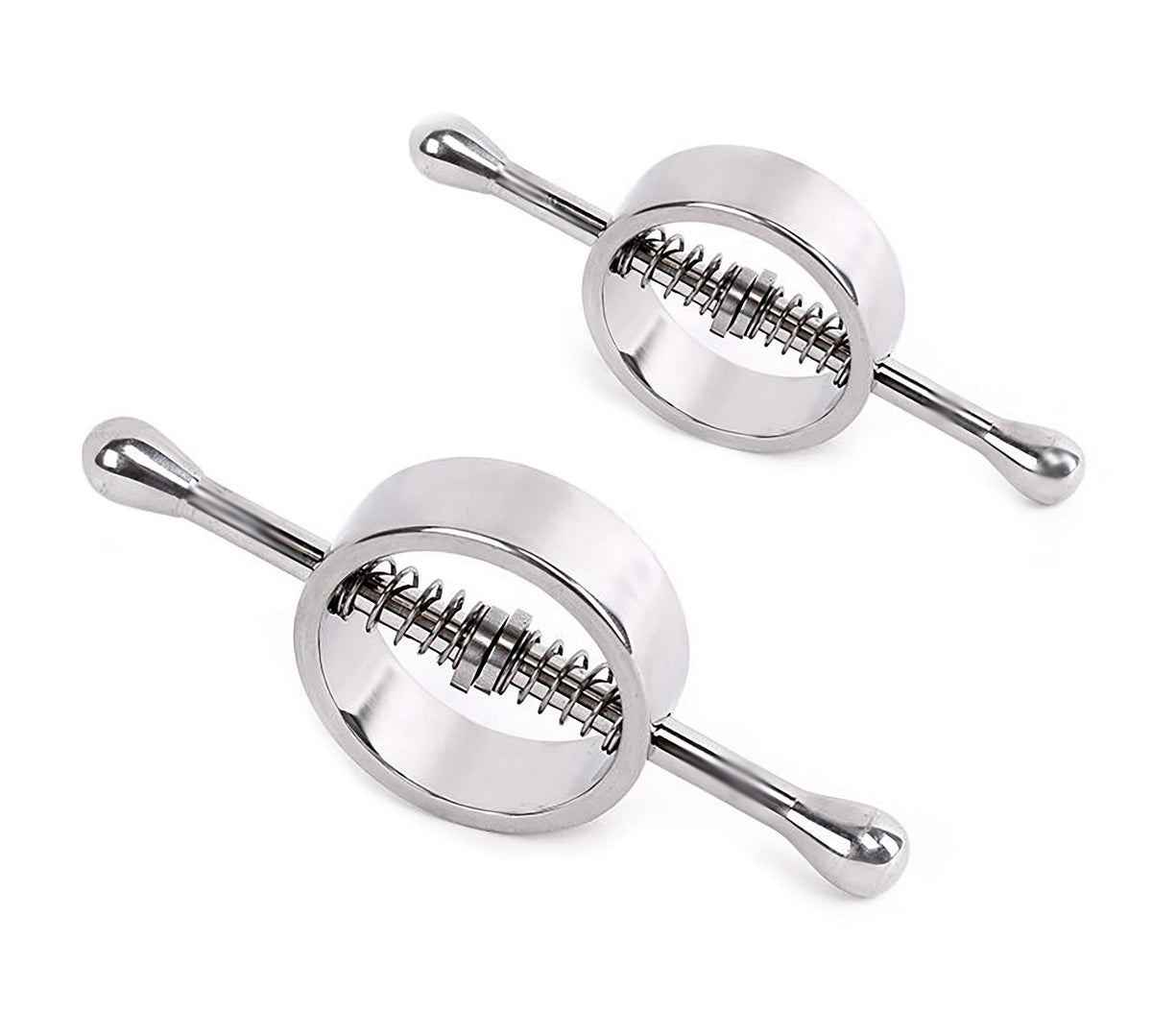 XX-DREAMSTOYS Spring Loaded – zwei silberfarbene Nippel- und Hodenklemmen aus Metall mit kugelförmigem Gehäuse, Federmechanismus und seitlichen Zugstiften in großer Produktansicht – erhältlich bei Evoria Care