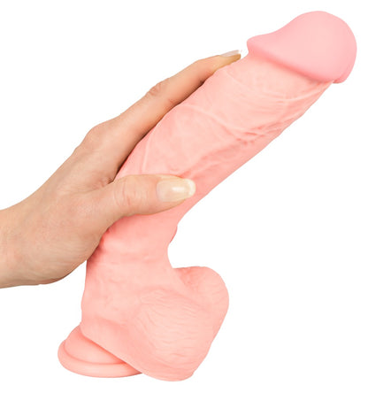 You2Toys Medical Silicone Realistic Dildo in Hautfarbe – Handansicht zur Darstellung der flexiblen und biegsamen Produktform – erhältlich bei Evoria Care