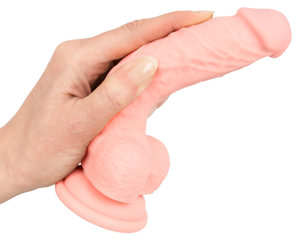 You2Toys Medical Silicone Realistic Dildo in Hautfarbe – Handansicht zur Darstellung der flexiblen Beschaffenheit und biegsamen Form – erhältlich bei Evoria Care