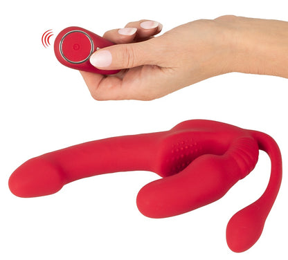 You2Toys Triple Teaser RC in Rot – Produkt in einer Hand zur Darstellung von Größe und dreifacher Stimulatorform – erhältlich bei Evoria Care