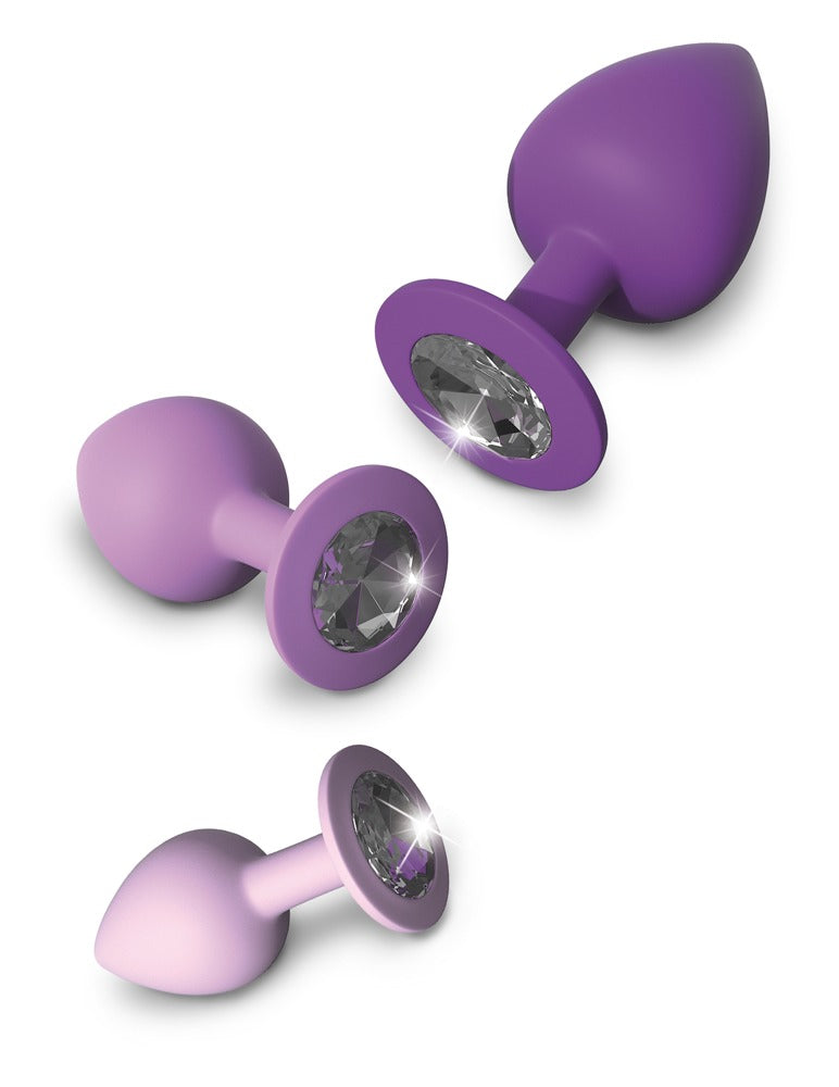 Drei Analplugs des Fantasy For Her Little Gems Trainer Sets mit breiten Sicherheitsstoppern und funkelnden Schmuckstein-Details