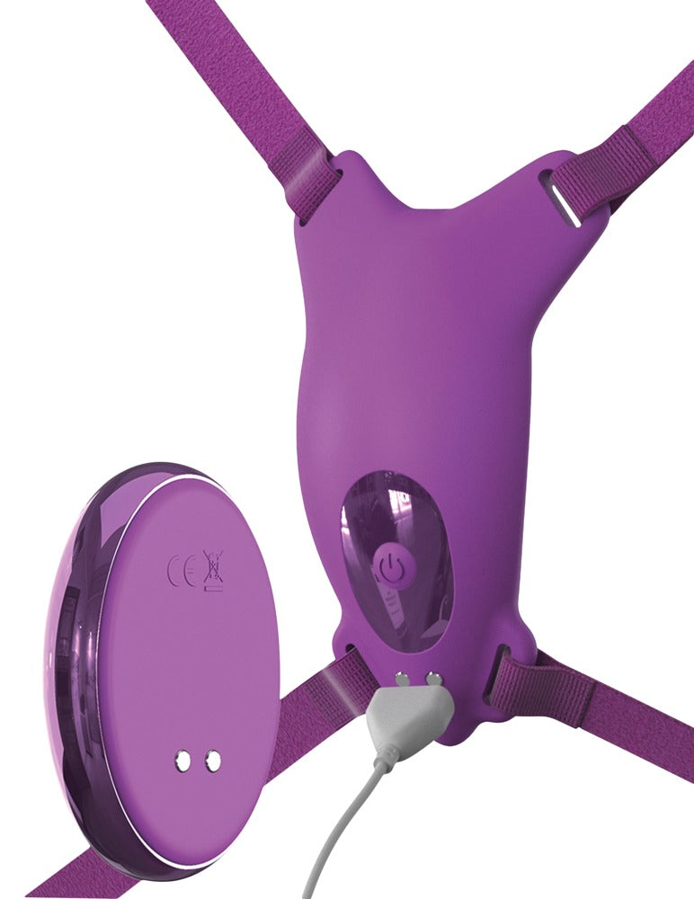 Detailansicht des Fantasy For Her Ultimate Butterfly mit anatomisch geformtem Silikonvibrator und elastischem Stretch-String