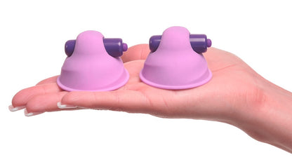 Fantasy For Her Vibrating Nipple Suck-Hers liegend mit zwei lilafarbenen Saugglocken und kleinen integrierten Vibratoren