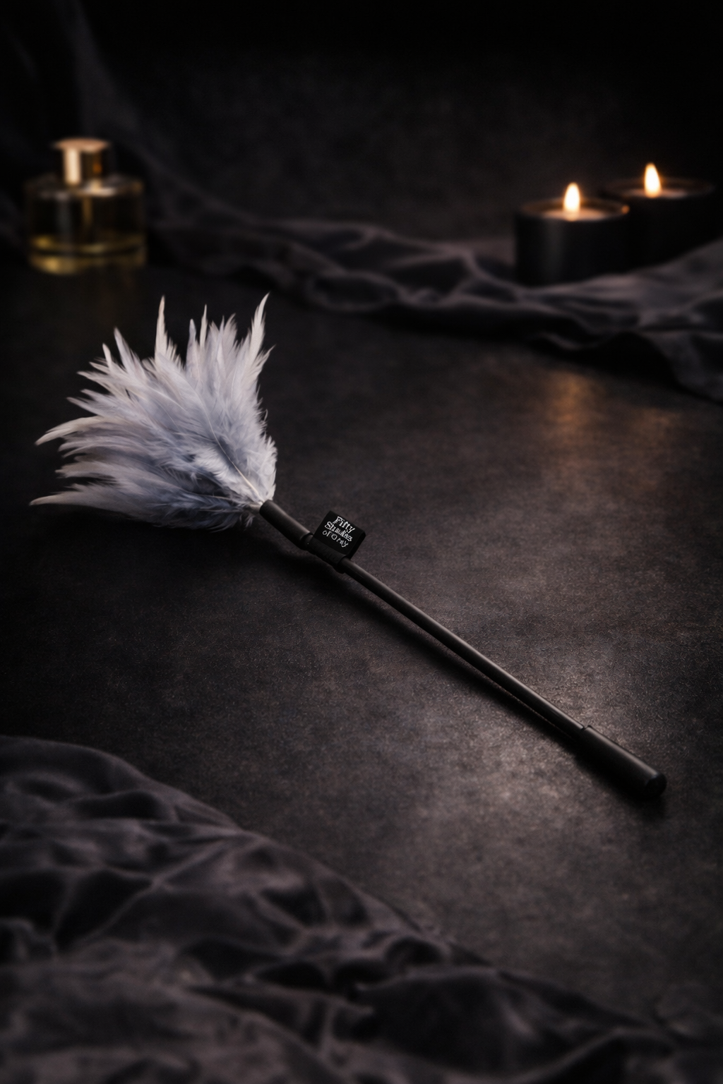 Tease Federstab von Fifty Shades of Grey mit zarten grauen Federn