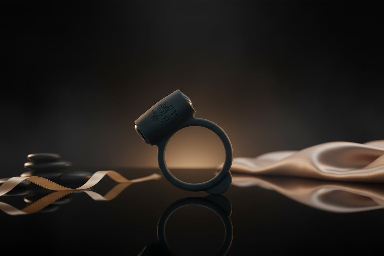 Dehnbarer Vibro-Penisring aus Silikon in Grau aus der Fifty Shades of Grey Kollektion