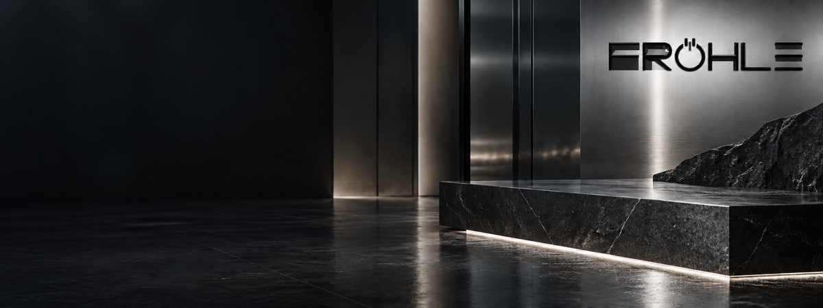 Fröhle Markenwelt mit schwarzem Marmor, gebürstetem Metall und klarer technischer Premium-Atmosphäre