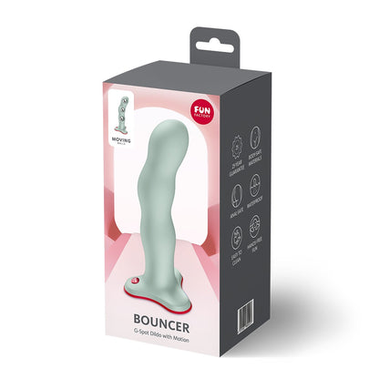FUN FACTORY BOUNCER Dildo in Mint mit rotem Saugfuß neben der Originalverpackung