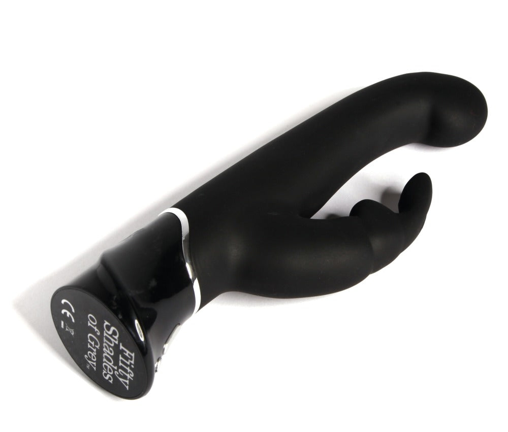 Rabbit Vibrator in liegender Perspektive mit ergonomischer Form