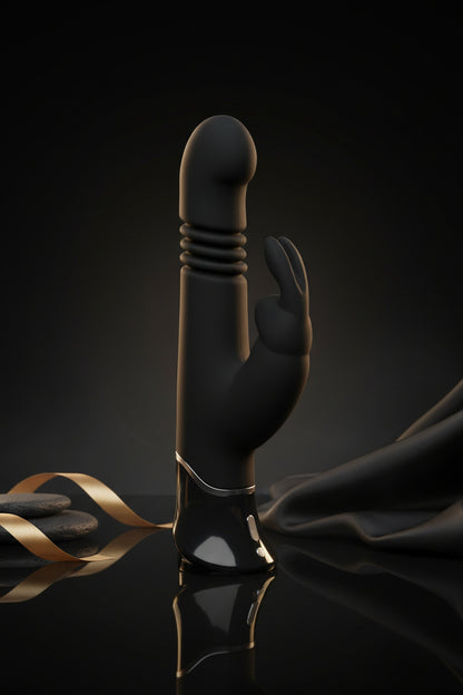 Eleganter Rabbitvibrator in Schwarz mit gebogener Spitze und sanft geformtem Klitorisreizer