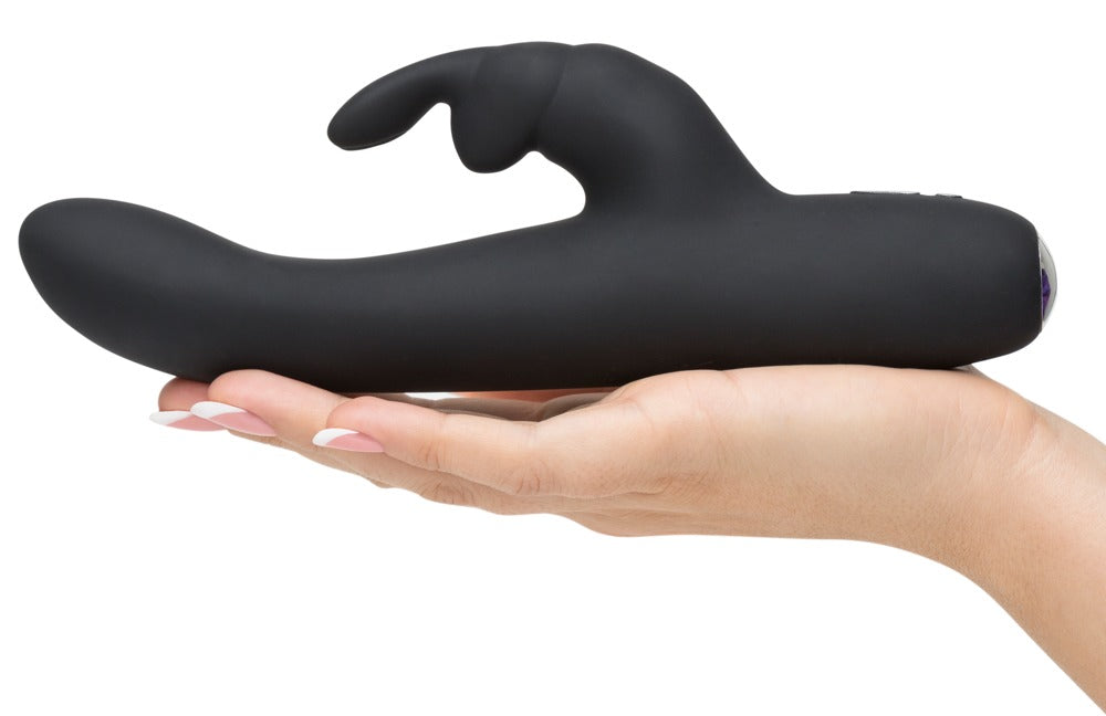 Rabbit Vibrator in der Hand für Größenvergleich
