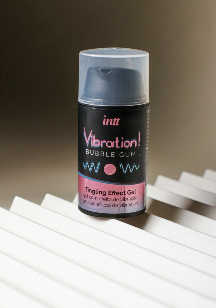 intt Liquid Vibration Bubble Gum Stimulationsgel inszeniert für sanfte intime Anwendung und sinnliche Momente